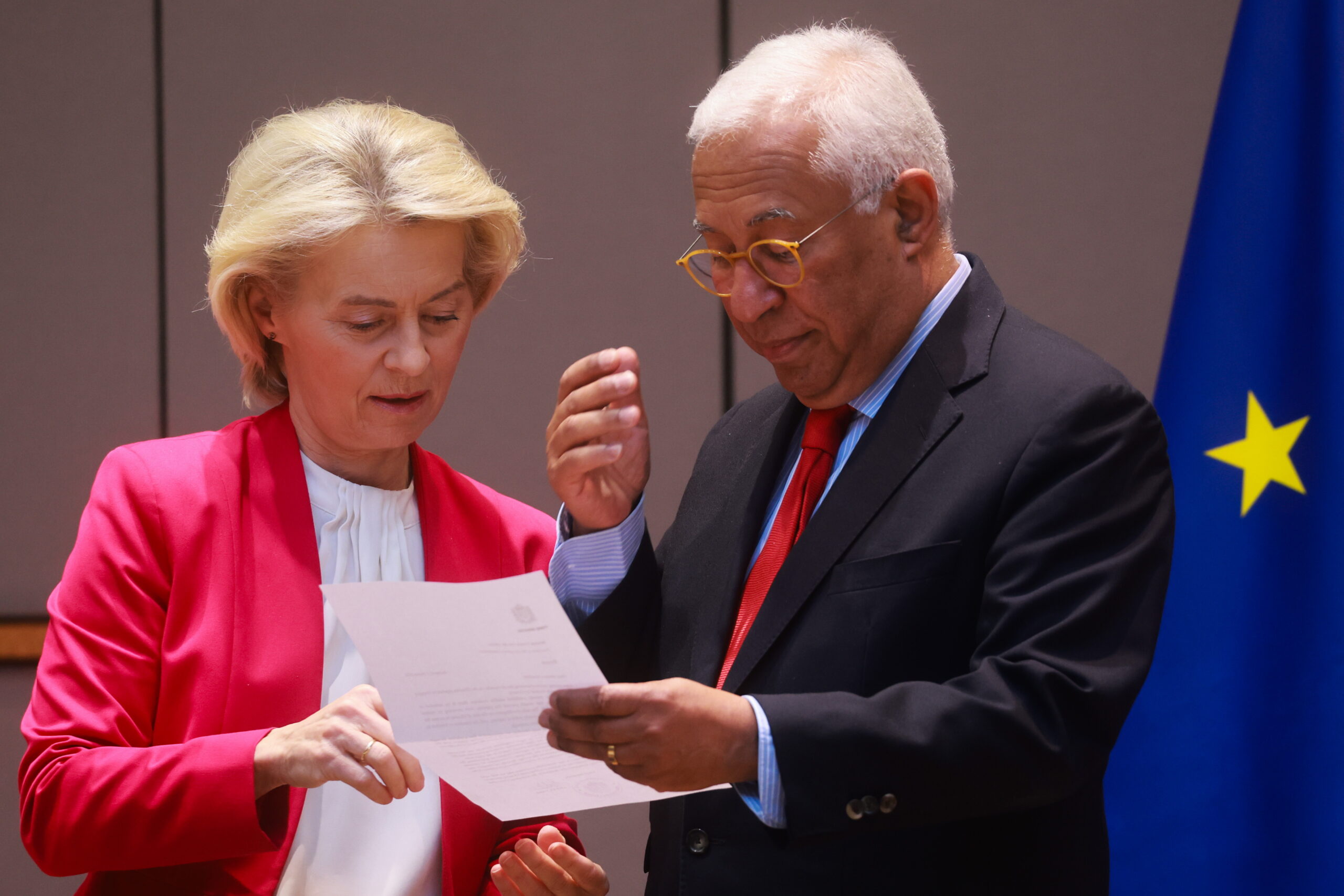 Ursula von der Leyen (L), President of the European Commission, and Antonio Costa (R), President of the European Council,