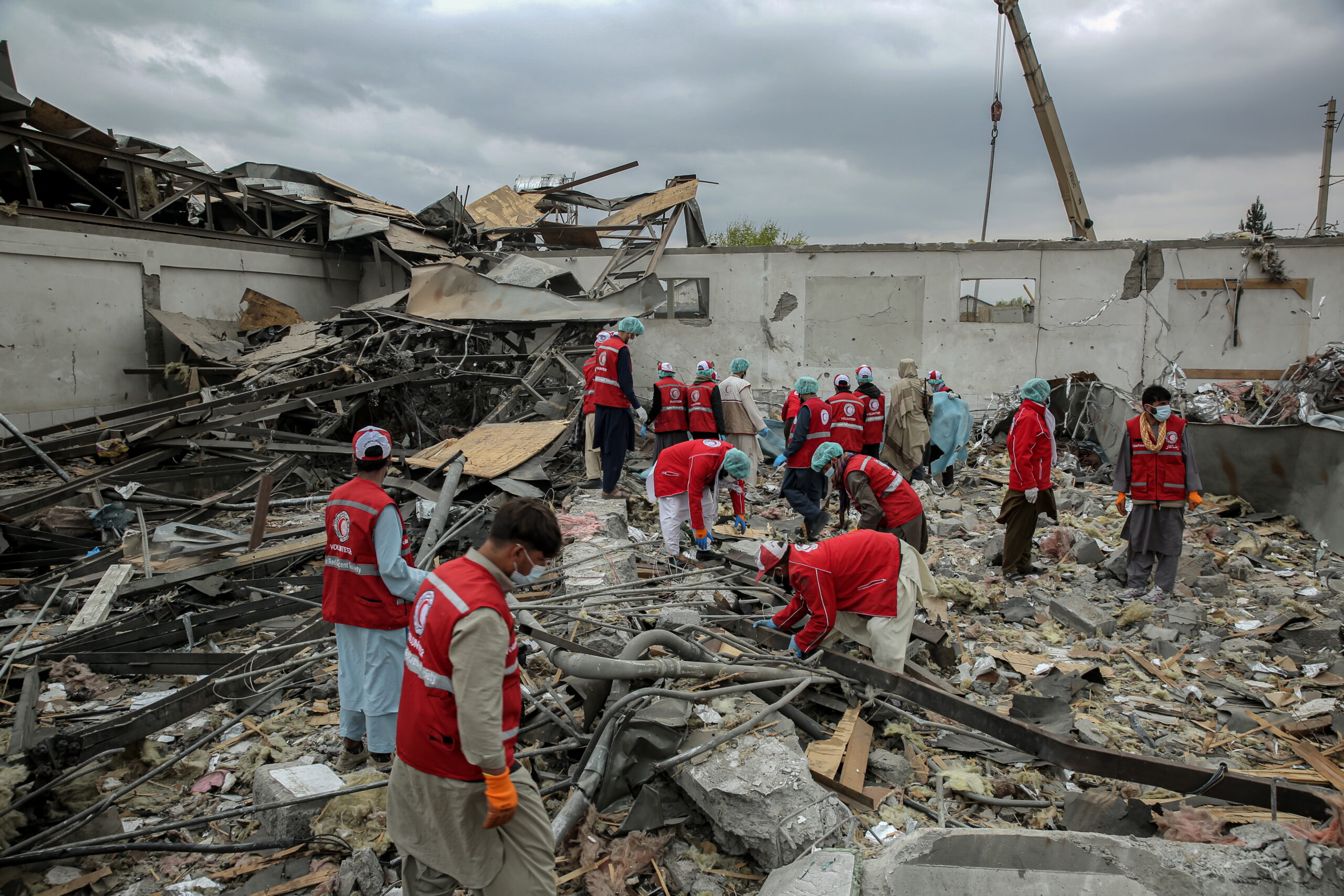 Volunteers of Red Crescent remove debris at the scene of Pakistani airstrikes in Kabul, Afghanistan, 17 March 2026. Afghan authorities said that Pakistani strikes targeted a drug addiction treatment facility in Kabul, killing at least 400 people. The escalation comes amid growing tensions along the border, with Pakistan saying it targets bases of the Tehreek-e-Taliban Pakistan (TTP), which it blames for attacks inside its territory.