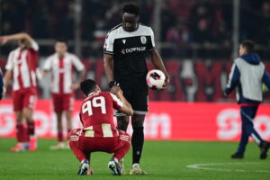 Στιγμιότυπο από αγώνα Ολυμπιακός-ΠΑΟΚ