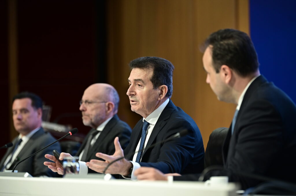 Κοινή συνέντευξη τύπου από τα Υπουργεία Υγείας, Προστασίας του Πολίτη και Ψηφιακής Διακυβέρνησης με θέμα "Οδικός Χάρτης και Επιχειρησιακό Σχέδιο για την Καθολική Εφαρμογή της Απαγόρευσης Πώλησης Καπνικών και Αλκοόλ σε Ανηλίκους", Τετάρτη 18 Μαρτίου 2026.