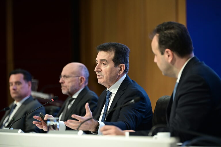 Κοινή συνέντευξη τύπου από τα Υπουργεία Υγείας, Προστασίας του Πολίτη και Ψηφιακής Διακυβέρνησης με θέμα "Οδικός Χάρτης και Επιχειρησιακό Σχέδιο για την Καθολική Εφαρμογή της Απαγόρευσης Πώλησης Καπνικών και Αλκοόλ σε Ανηλίκους", Τετάρτη 18 Μαρτίου 2026.