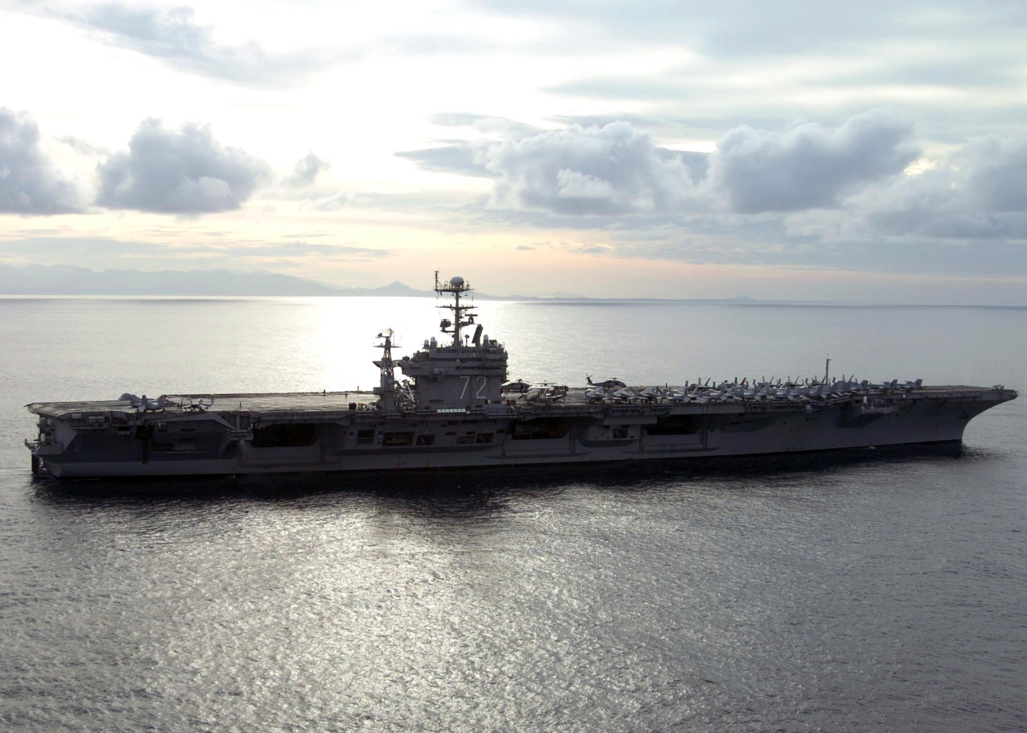 To αεροπλανοφόρο USS Abraham Lincoln