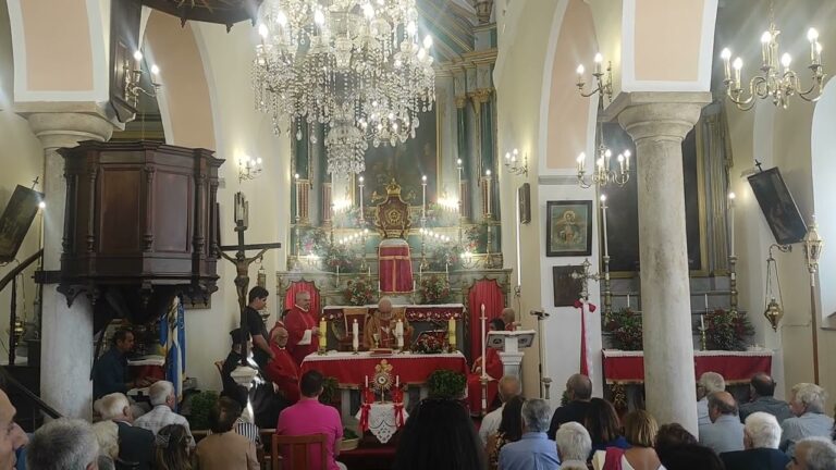 Ιερός ναός στην Τήνο