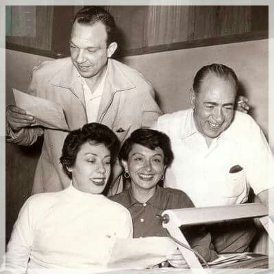 Το θέατρο στο ραδιόφωνο με τους: Νανά Σκιαδά, Αλέκο Λειβαδίτη, Κώστα Δούκα και Ρένα Ντορ.