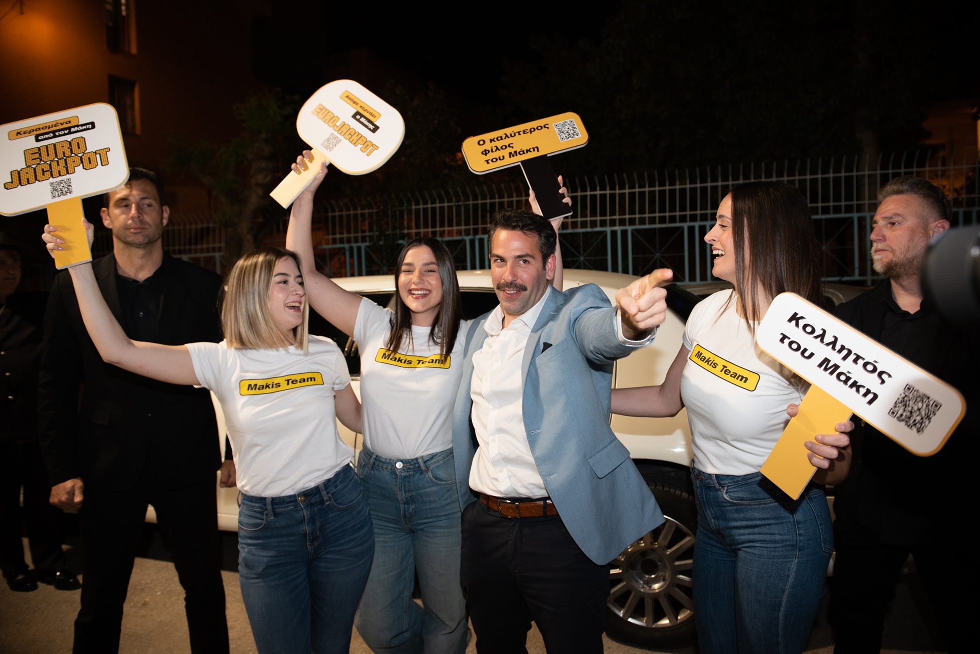 Μάκης is back – Κέρδισε το Εurojackpot και συνεχίζει να το γιορτάζει κερνώντας τους πάντες – Δείτε τι έγινε στη θεαματική επίσκεψή του στο Fuzz Club