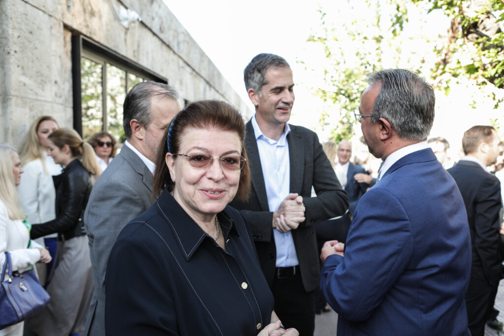 Επίσκεψη του πρωθυπουργού Κυριάκου Μητσοτάκη στα ιστορικά ανθοπωλεία του Συντάγματος τα οποία αναγεννιούνται με κοινή πρωτοβουλία της Βουλής των Ελλήνων, του Υπουργείο Πολιτισμού και Αθλητισμού και της Εταιρείας Ακινήτων Δημοσίου (ΕΤΑΔ)