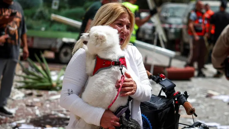 Χάος προκάλεσαν σε γειτονιά του Τελ Αβίβ ιρανικοί πύραυλοι (Βίντεο) – «Έχετε 48 ώρες ακόμη», το νέο τελεσίγραφο Τραμπ