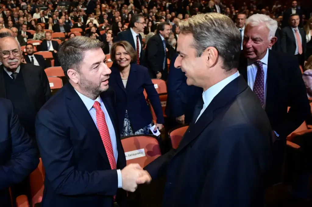 Οι Κυριάκος Μητσοτάκης και Νίκος Ανδρουλάκης