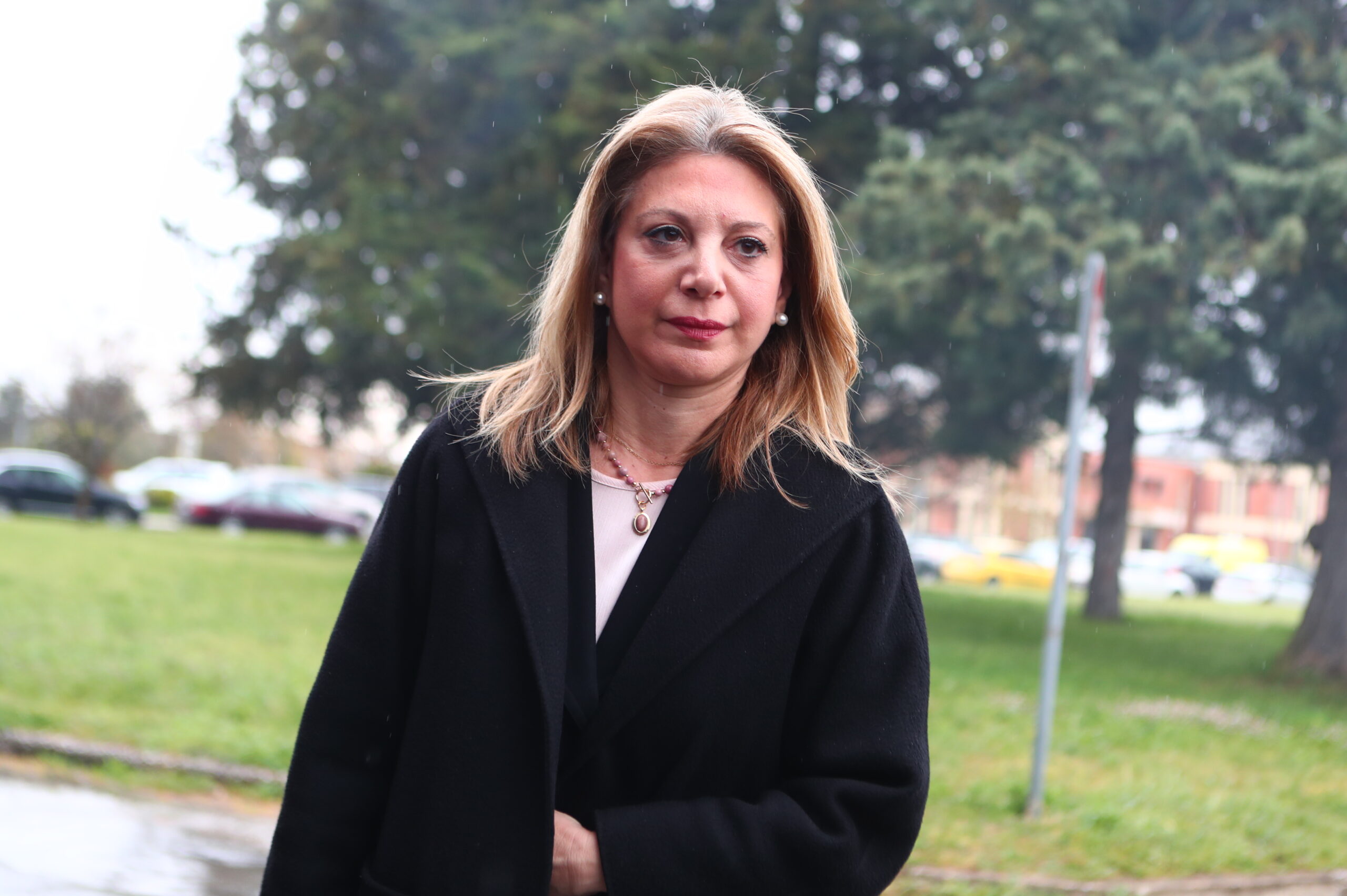 Η Μαρία Καρυστιανού καταγγέλλει ότι δεν την άφησαν να καταθέσει στεφάνι