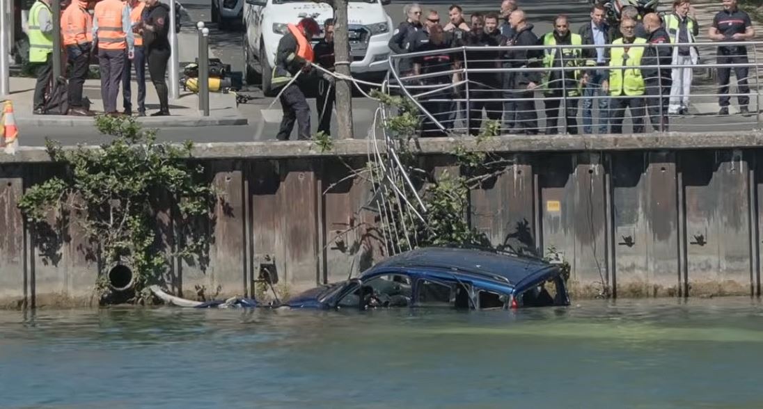 Γαλλία: Λεωφορείο έπεσε στον Σηκουάνα – Σώοι οι τέσσερις επιβαίνοντες – Εντυπωσιακές εικόνες