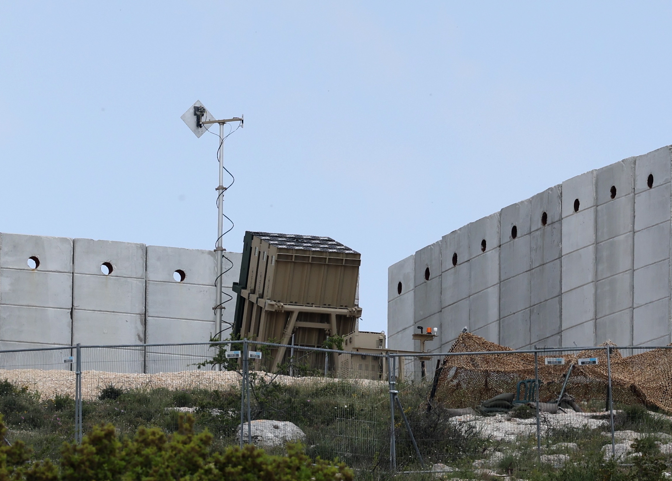 Israel’s Iron Dome anti-missile defense system deployed near Jerusalem, 14 April 2024. According to the IDF, Israel’s defense systems, as well as Israel’s allies in the region, intercepted 99 percent of more than “300 threats of various types”, including drones, cruise and surface-to-surface missiles, launched from Iran against Israel overnight.