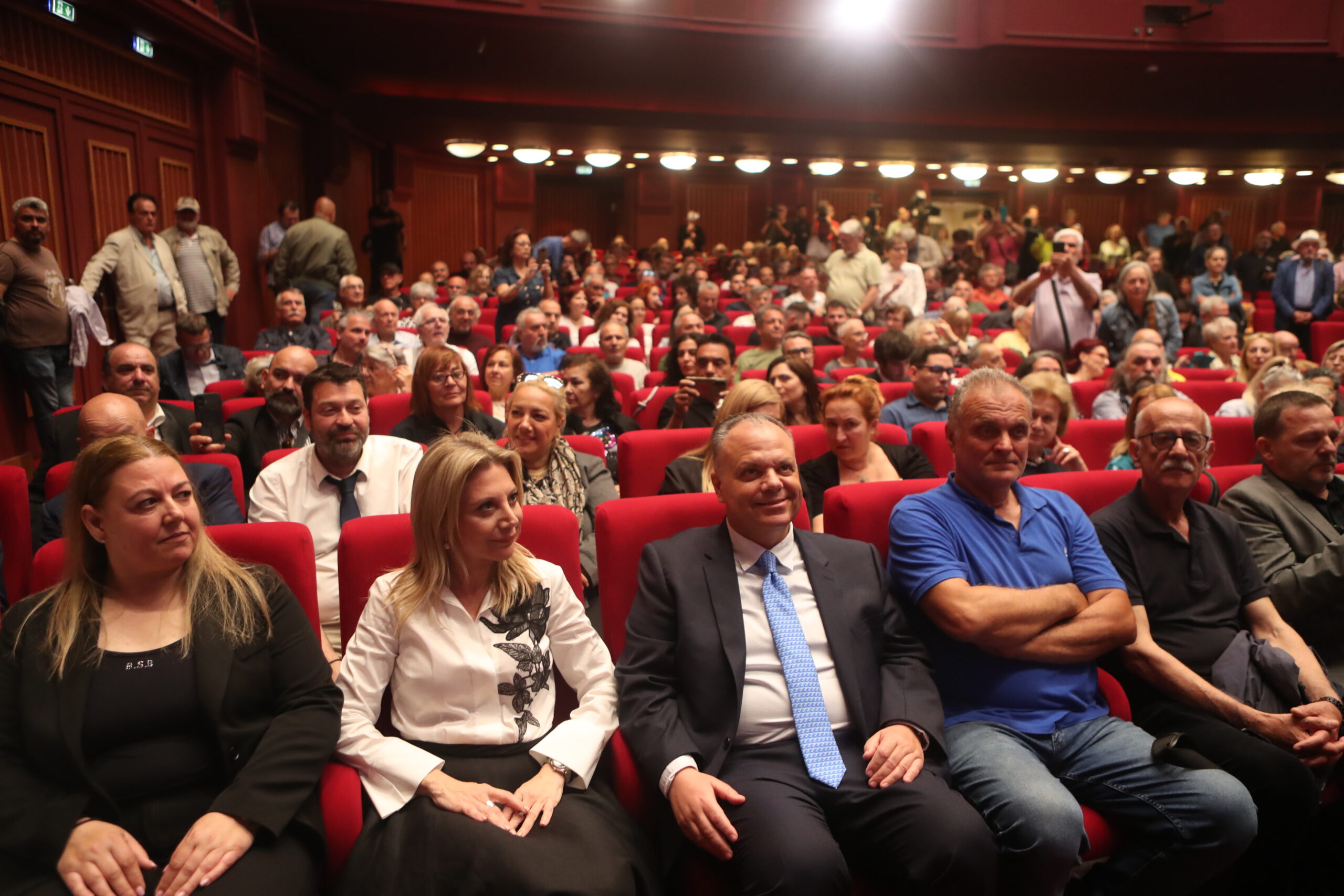 «Ελπίδα για τη Δημοκρατία»: Το ετερόκλητο πλήθος στην παρουσίαση του κόμματος της Μαρίας Καρυστιανού