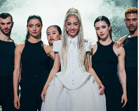 Monroe: Η μόλις 17χρονη superstar της Γαλλίας που «μαγεύει» στη Eurovision και… λατρεύει το «Ferto» του Ακύλα!