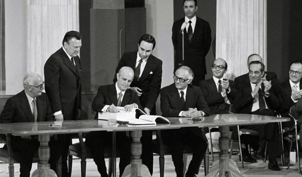 28 Μαΐου 1978:  Η Ελλάδα στην ΕΟΚ –  Η ιστορική υπογραφή στο Ζάππειο από τον Καραμανλή