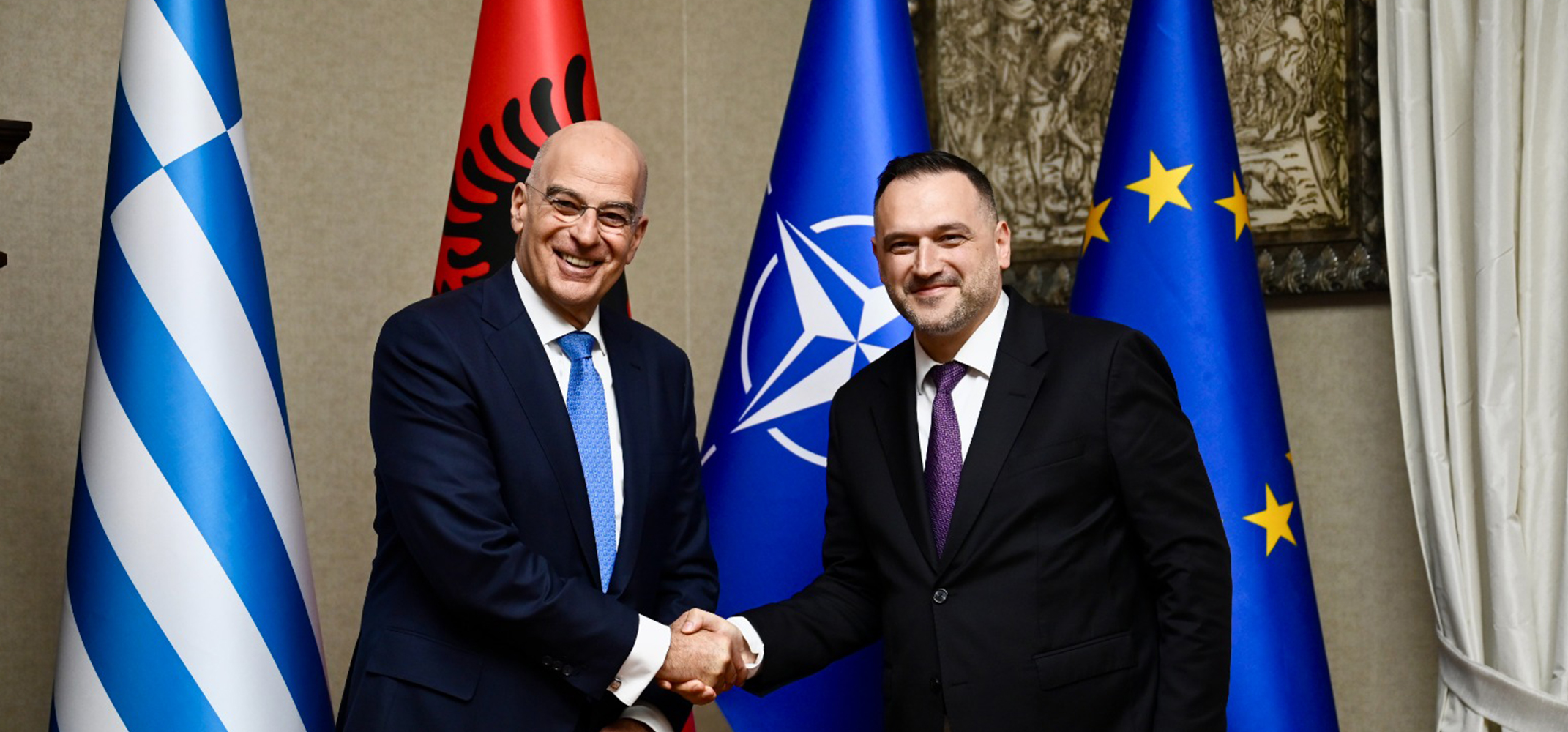Δένδιας στην Αλβανία: Στο επίκεντρο η αμυντική συνεργασία και τα Στρατιωτικά Κοιμητήρια