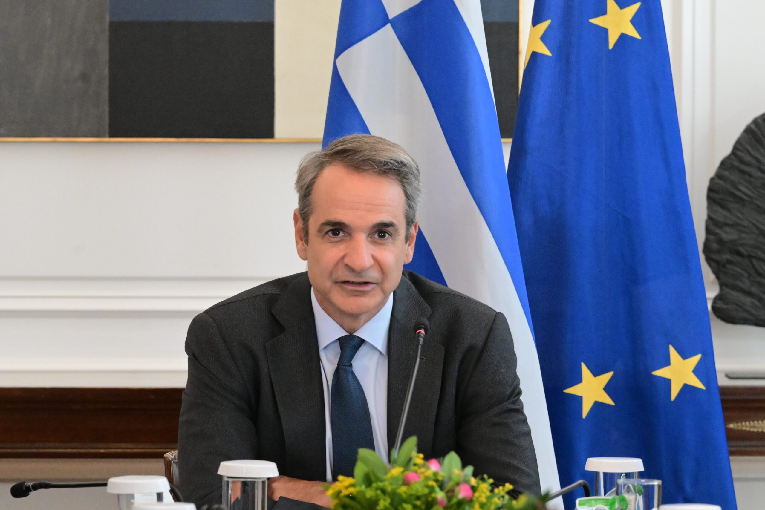 Σύσκεψη Μητσοτάκη για την αντιπυρική περίοδο: Πάνω από 18.000 πυροσβέστες, 4.000 οχήματα – 100 βάσεις drones και 85 εναέρια μέσα
