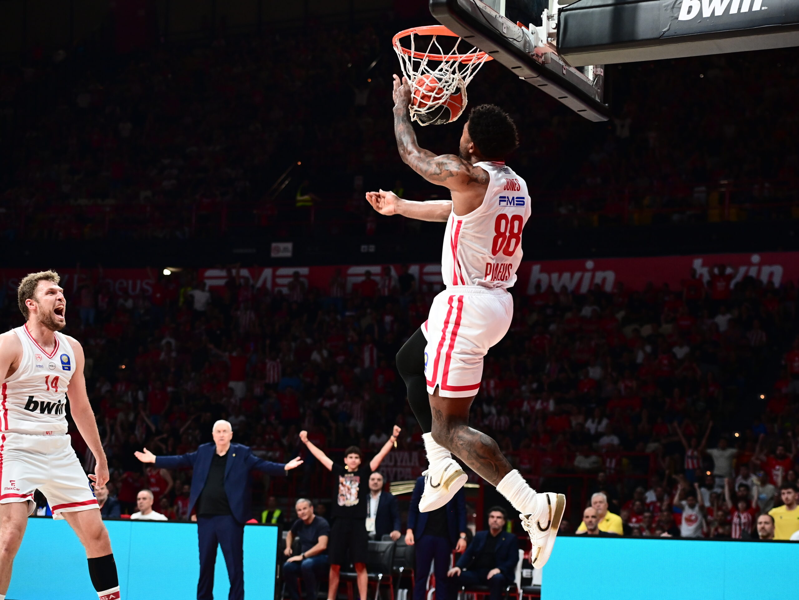 Ολυμπιακός – ΑΕΚ 94-77: Επίδειξη δύναμης και 1-0 στα ημιτελικά της Basket League