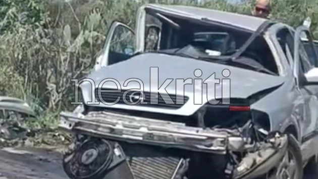 Σφοδρό τροχαίο στη Χερσόνησο: Σύγκρουση δύο ΙΧ με τέσσερις τραυματίες που μεταφέρθηκαν στο νοσοκομείο (Βίντεο)