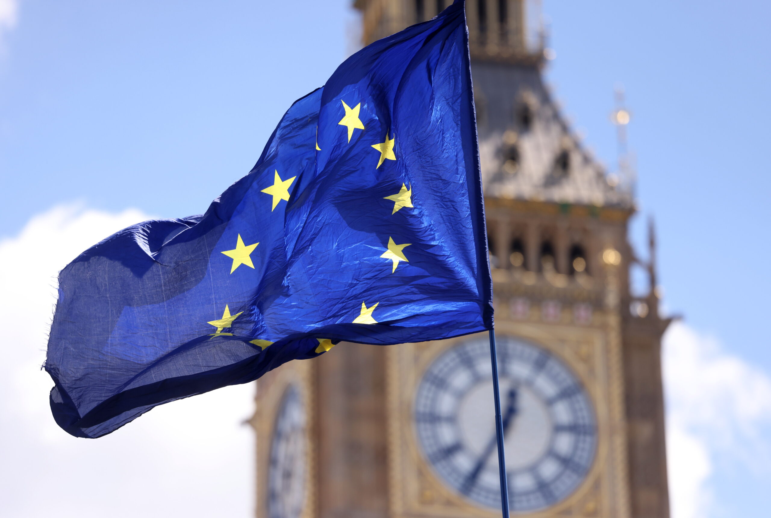 Από το Brexit στην παραίτηση Στάρμερ: Το χρονικό μιας δεκαετίας πολιτικής αστάθειας στη Βρετανία