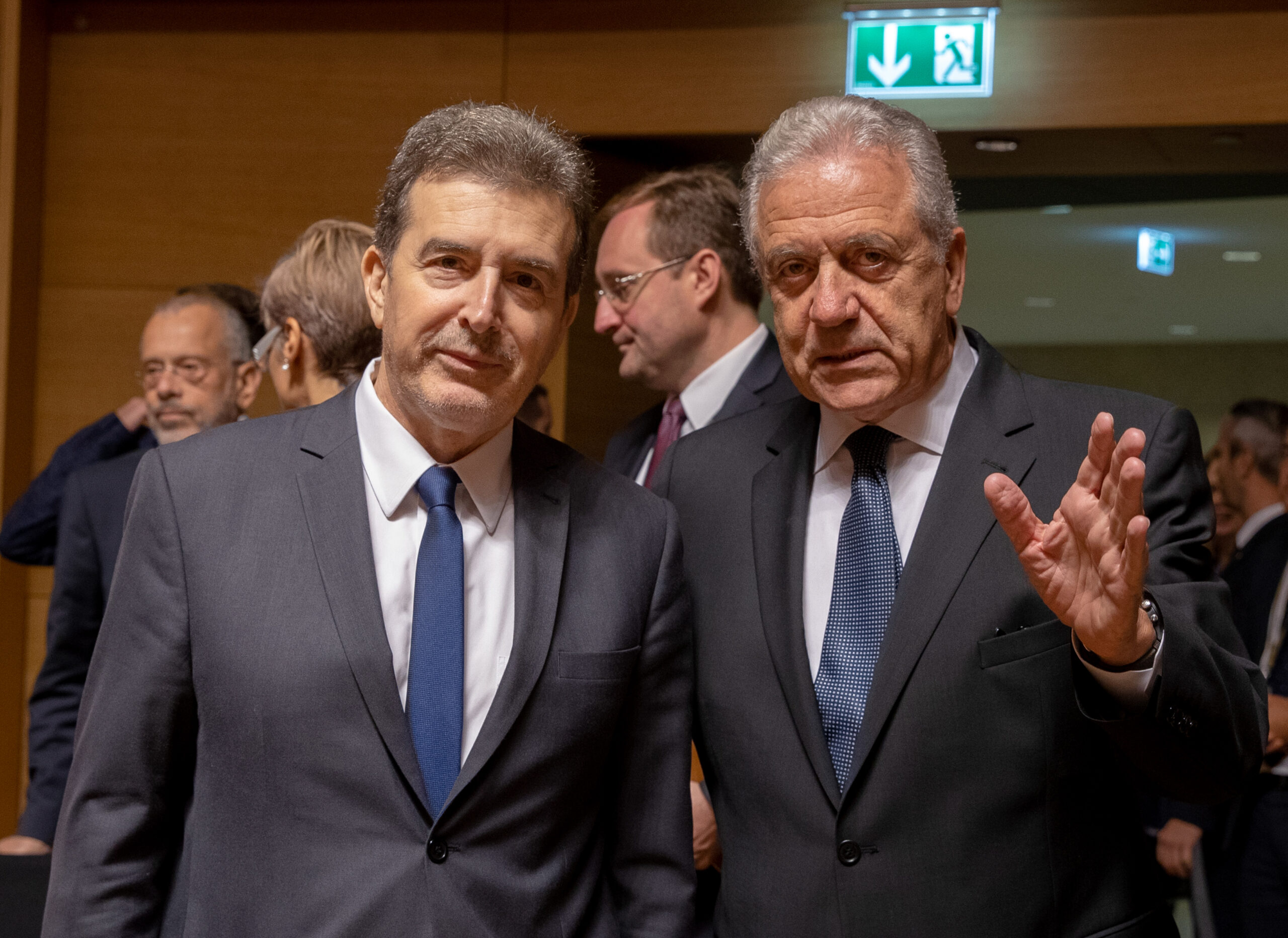 Αβραμόπουλος κατά Χρυσοχοΐδη για το ένταλμα του Qatargate – Ανταλλαγή πυρών για καθυστερήσεις, διαρροές για ίση μεταχείριση από την ΕΛ.ΑΣ.