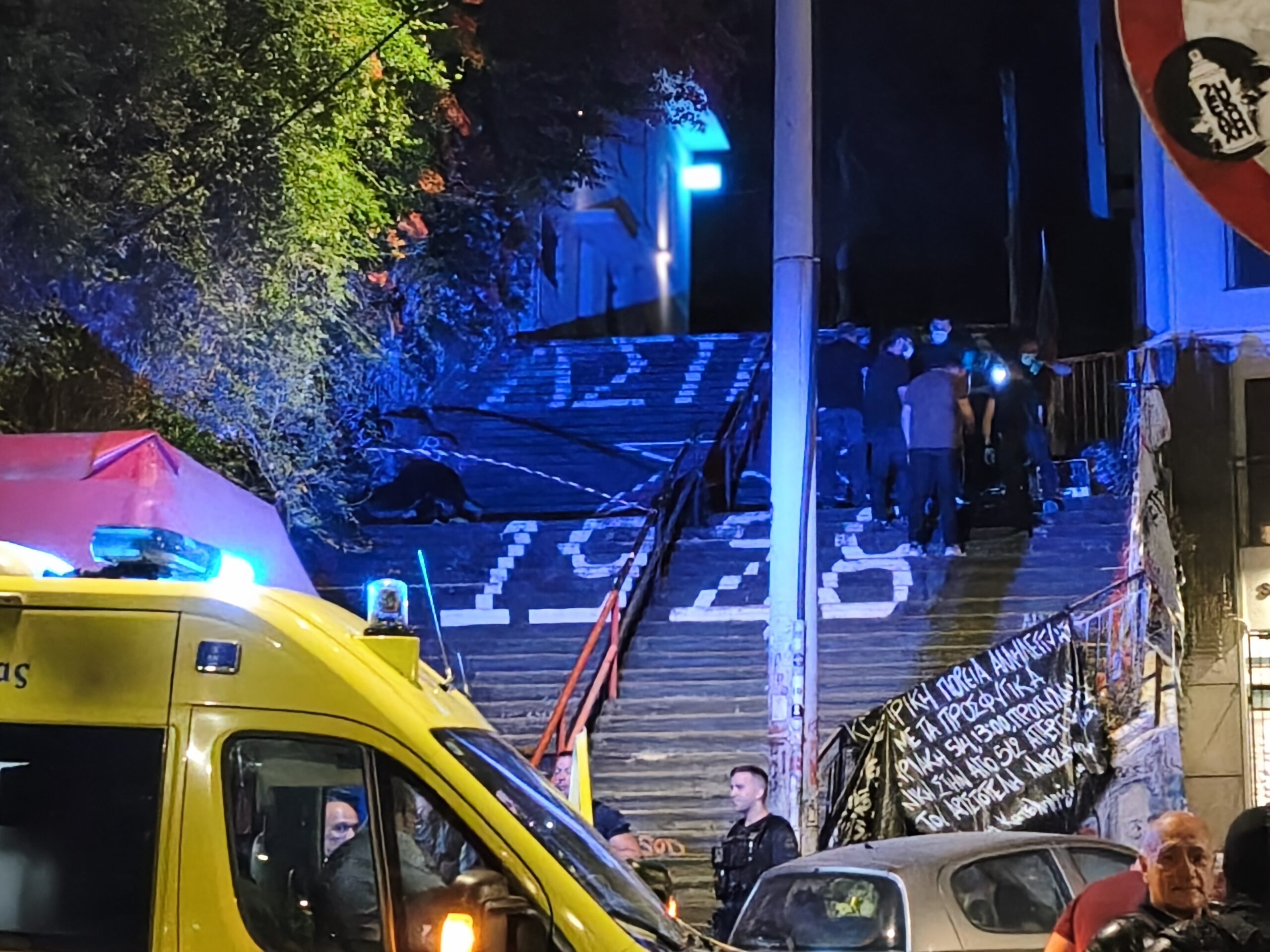 Φονικό στα Εξάρχεια: Ποιο είναι το 25χρονο θύμα – Ο καβγάς πριν από την εκτέλεση και το σενάριο των ναρκωτικών