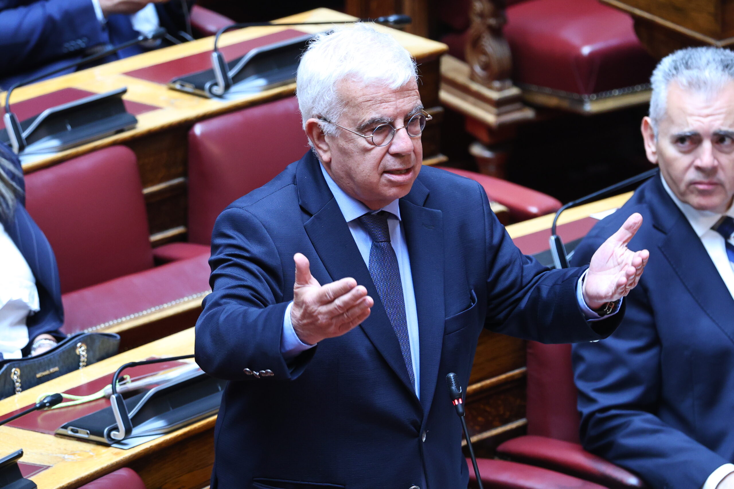 Σιμόπουλος: Όχι στην κάλυψη όσων απαντούν με μολότοφ στις πολιτικές απόψεις (Βίντεο)