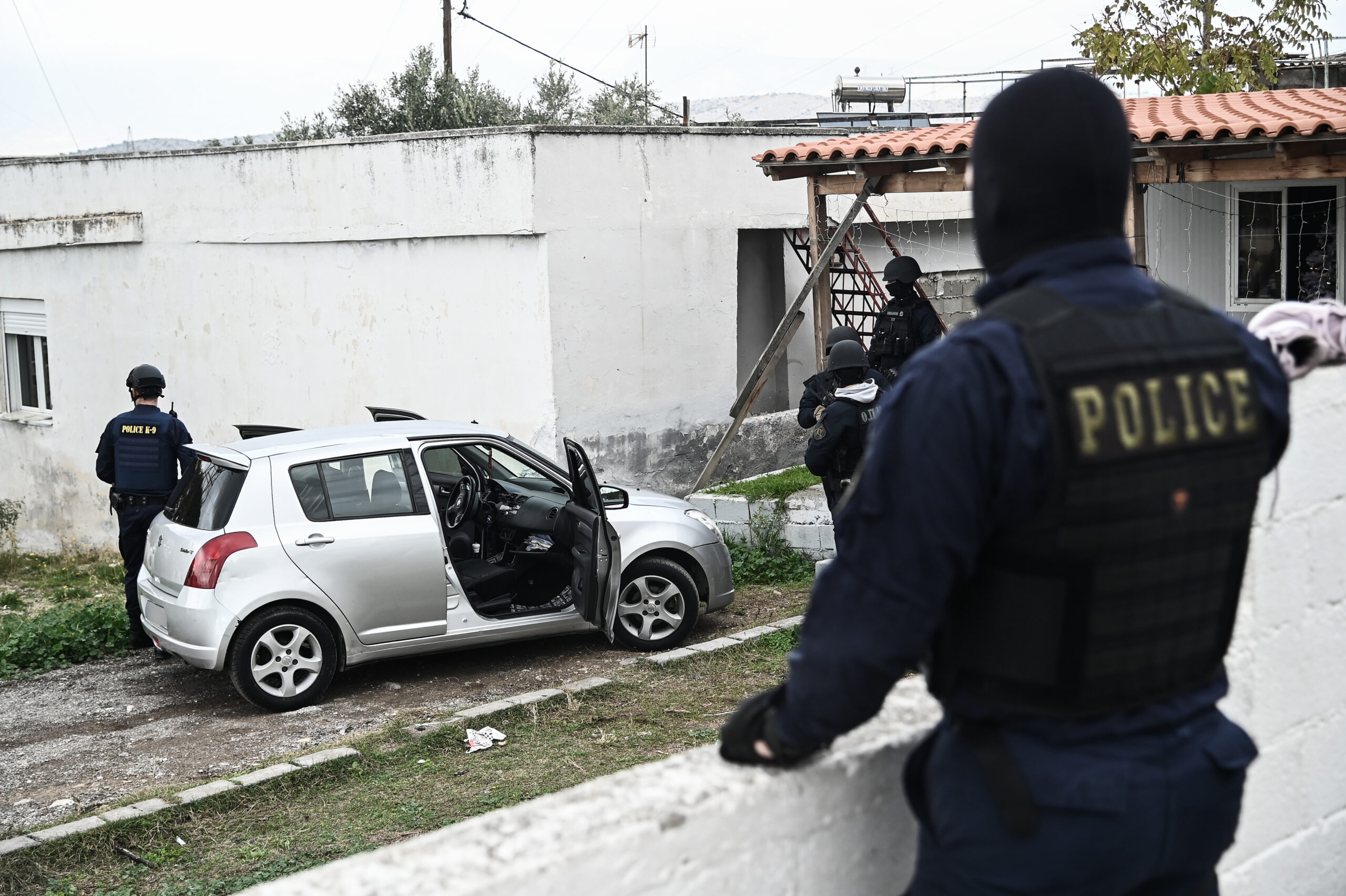 Επιχείρηση της ΕΛ.ΑΣ. σε Αθήνα και Βορειοανατολική Αττική – 13 συλλήψεις για κλοπές οχημάτων