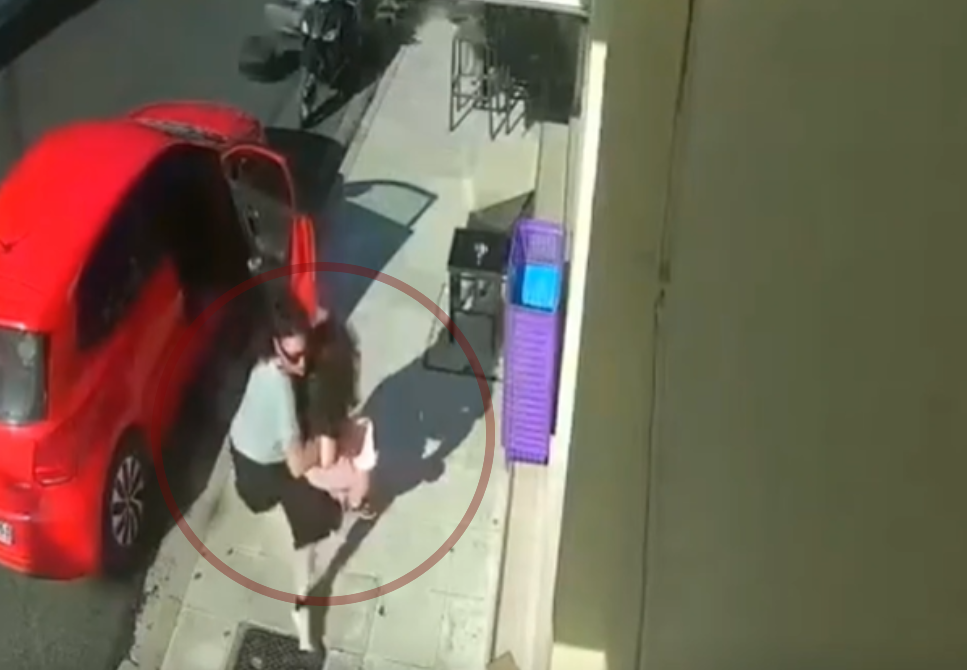 Βίντεο-σοκ από το τροχαίο στη Ναύπακτο: Συγκλονίζει η μητέρα που έσωσε το παιδί της – «Aρπαξα την κόρη μου ενστικτωδώς»
