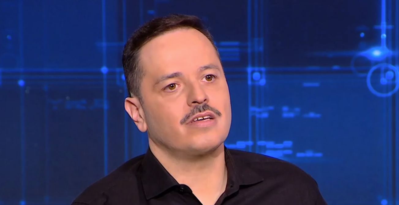 Αλέξανδρος Τσουβέλας: Με τη σύντροφό μου δεν έχουμε παντρευτεί για να μην χωρίσουμε