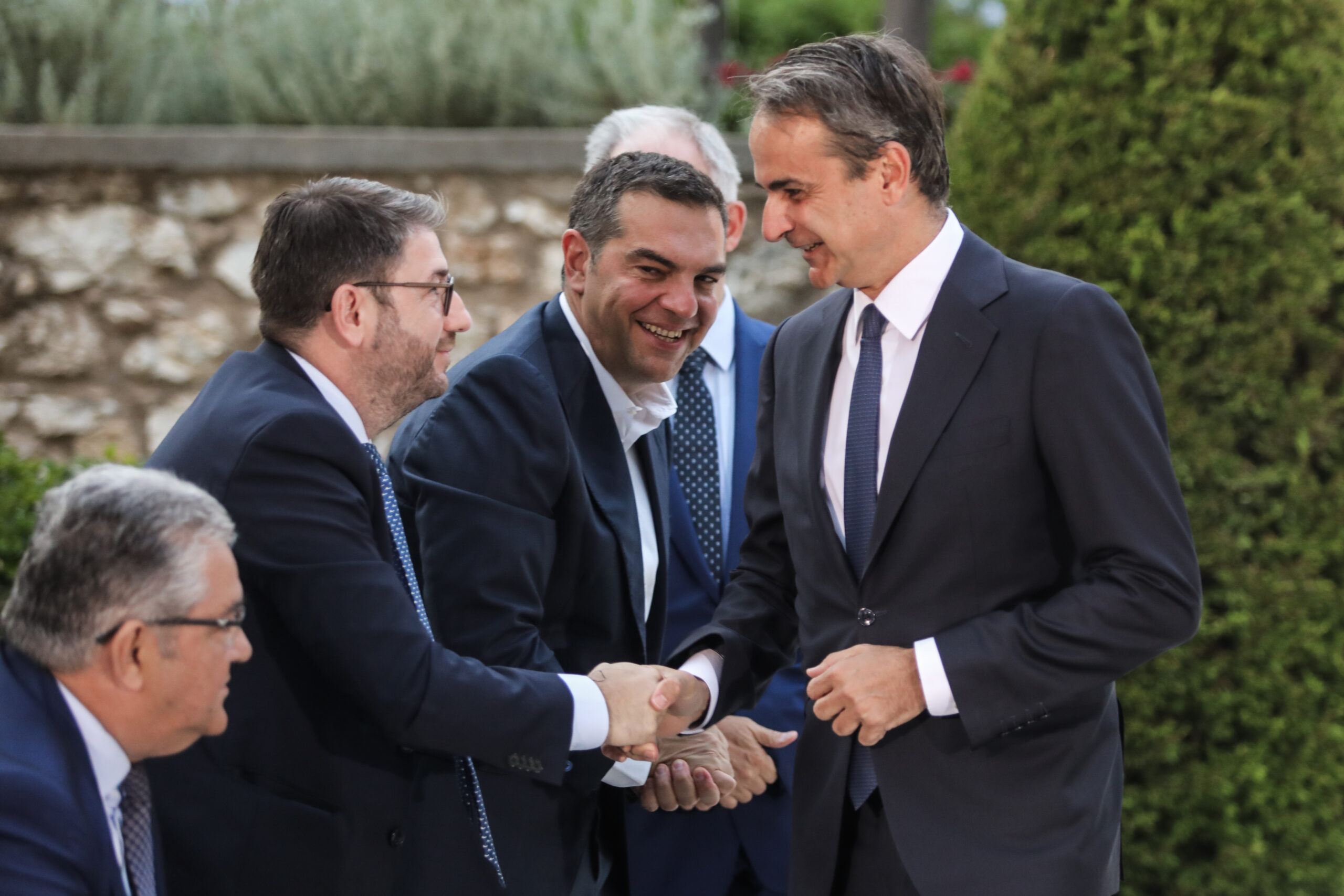 Στην Τουρκία “βλέπουν” επιστροφή Τσίπρα, συνεργασία ΠΑΣΟΚ-ΝΔ αλλά με Νίκο Δένδια πρωθυπουργό