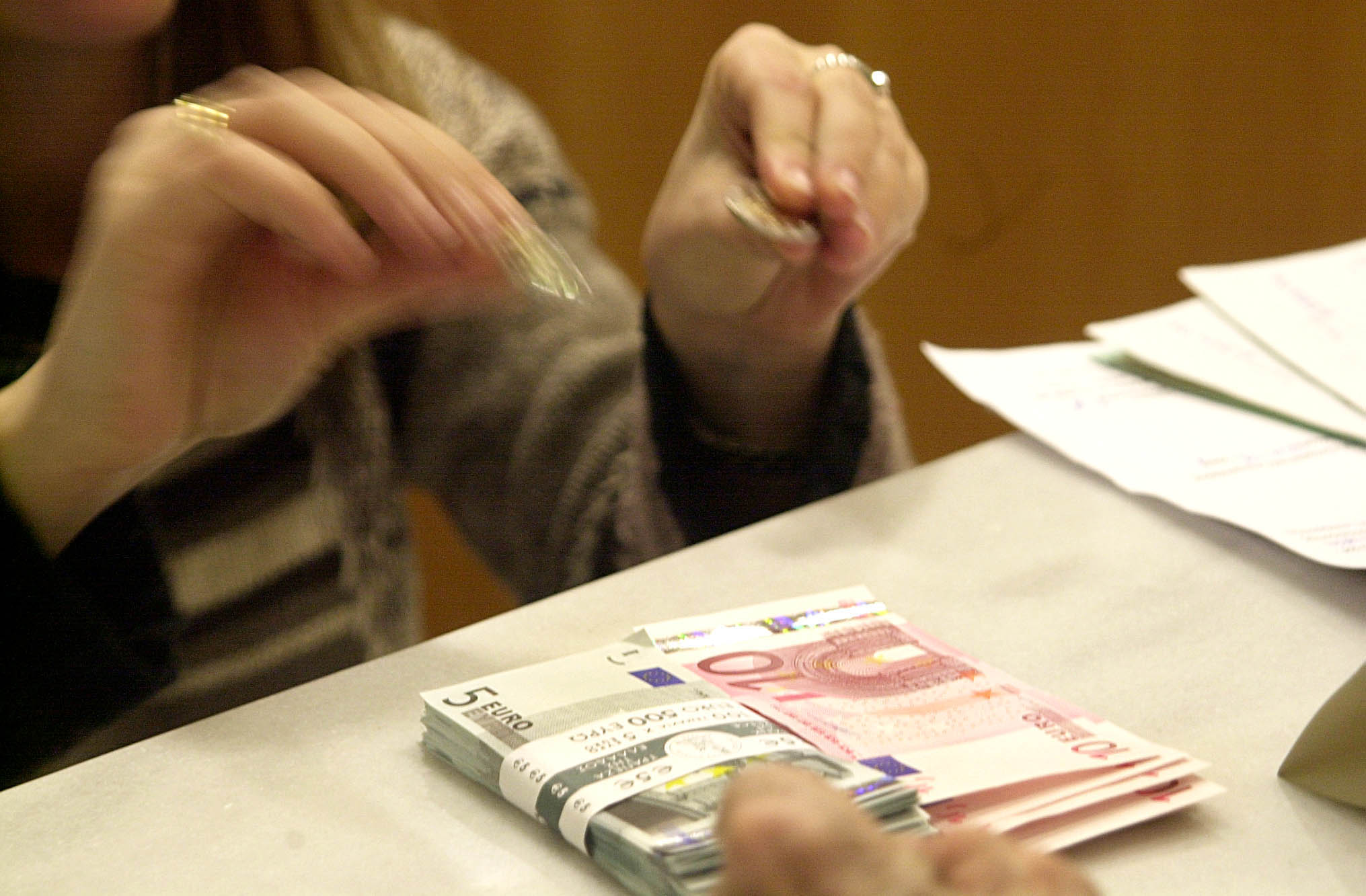 Πληρωμές από σήμερα έως 12/6 σε χιλιάδες δικαιούχους από ΔΥΠΑ και ΕΦΚΑ –  Μοιράζονται πάνω από 69 εκατ. ευρώ