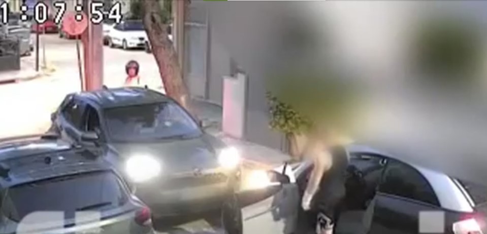 Συνελήφθη ο οδηγός που γρονθοκόπησε γυναίκα στο Ίλιον μπροστά στο παιδί της