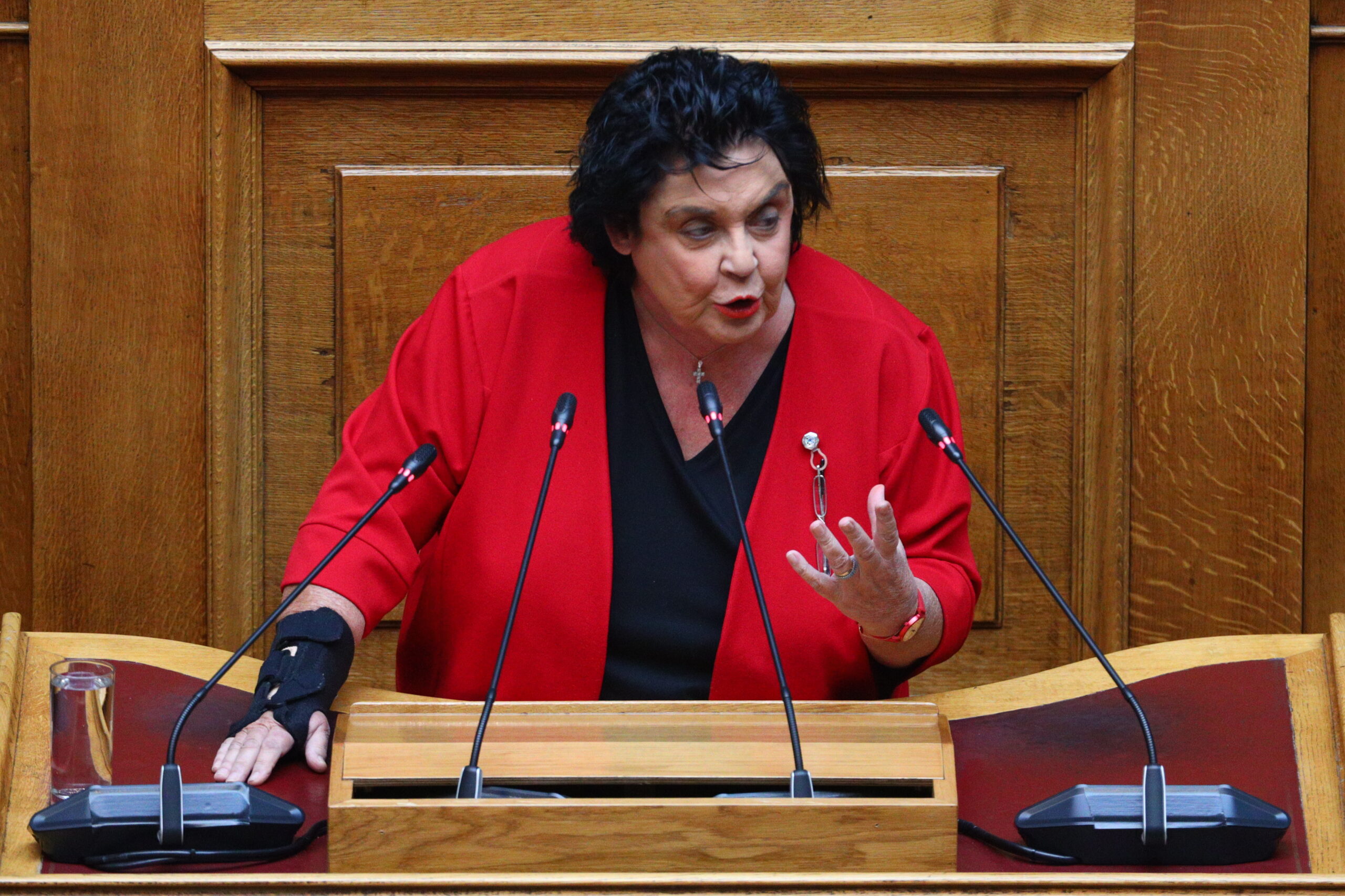 Κανέλλη στον Alpha 98,9: «Αν ο Τσίπρας ήταν ο Μέσι, η χώρα δεν θα ήταν υποθηκευμένη για 99 χρόνια»