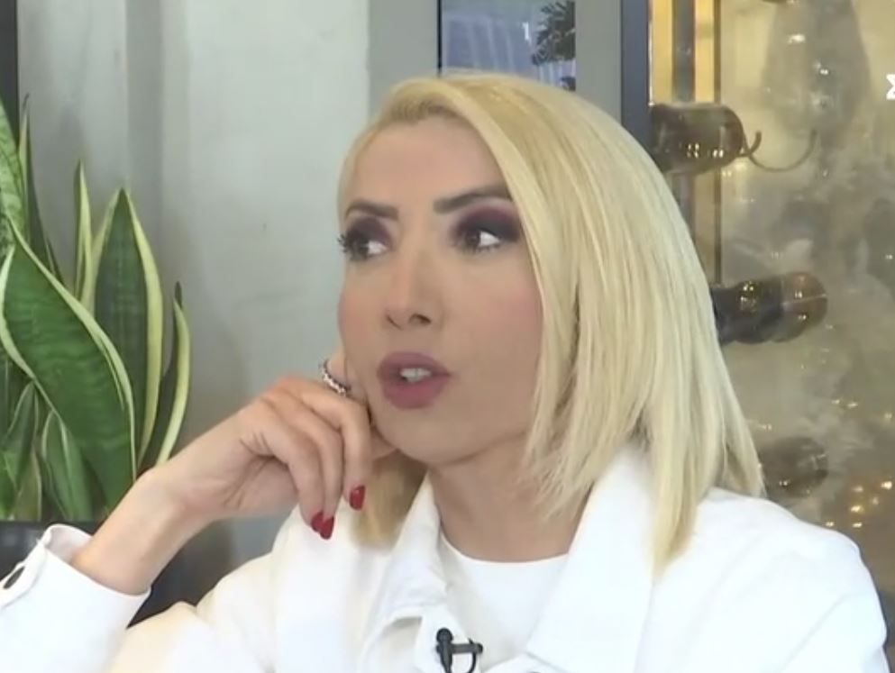 Μίνα Καραμήτρου: Σοβαρό ατύχημα για την δημοσιογράφο στο Open – Εξερράγη κοντά της εξωτερική μονάδα κλιματιστικού