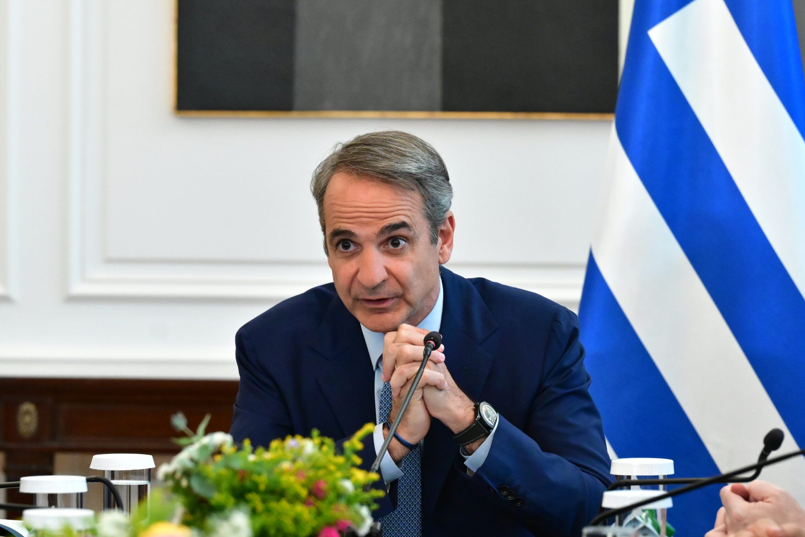 Μητσοτάκης στο υπουργικό συμβούλιο: «Αναμένεται περαιτέρω πτώση στην τιμή της βενζίνης στην αντλία» (Βίντεο)