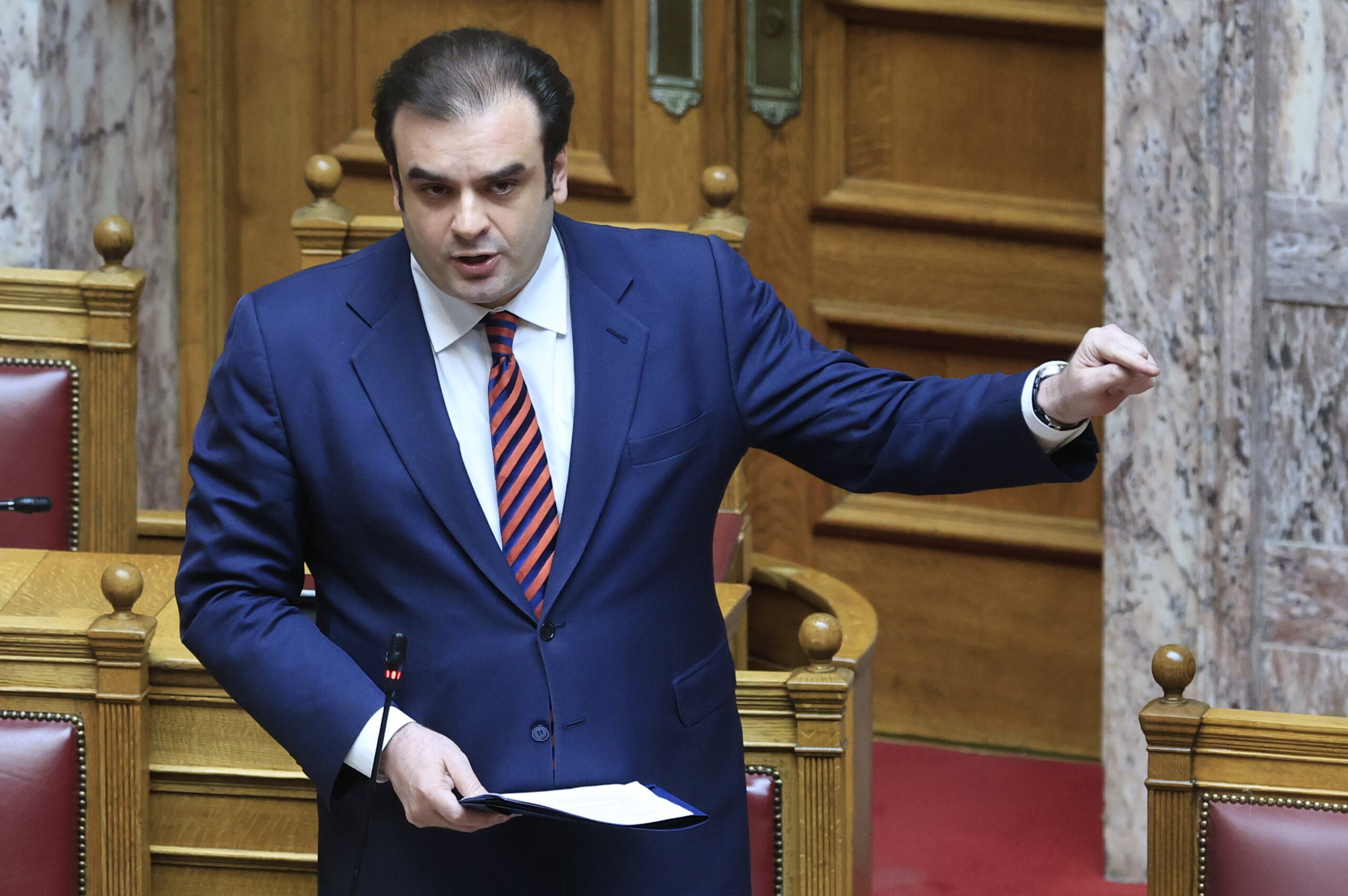 Πιερρακάκης: «Αυξάνεται στα 1.600 ευρώ το ακατάσχετο των λογαριασμών για οφειλές στο Δημόσιο και τις τράπεζες»