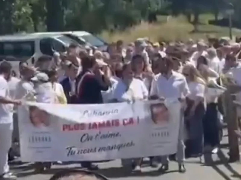 Γαλλία: Χιλιάδες σε σιωπηλή πορεία για τη δολοφονία 11χρονης – Οργή για τις αποτυχίες των Αρχών