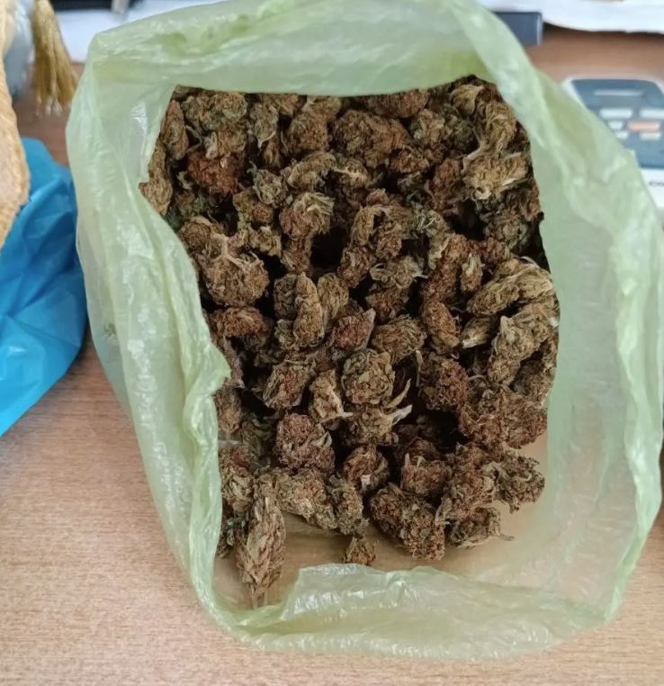 Λασίθι: Πήγαν να παραλάβουν από θυρίδα ταχυμεταφορών δέμα με κάνναβη – Χειροπέδες σε δύο νεαρούς