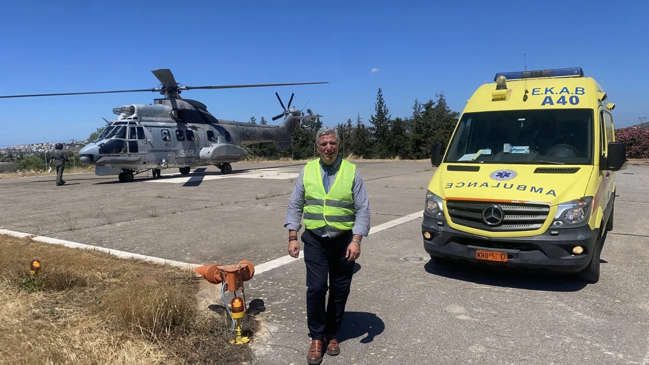 Αεροδιακομιδή 40χρονου ναυτικού με Super Puma στο νοσοκομείο Χανίων (Βίντεο)