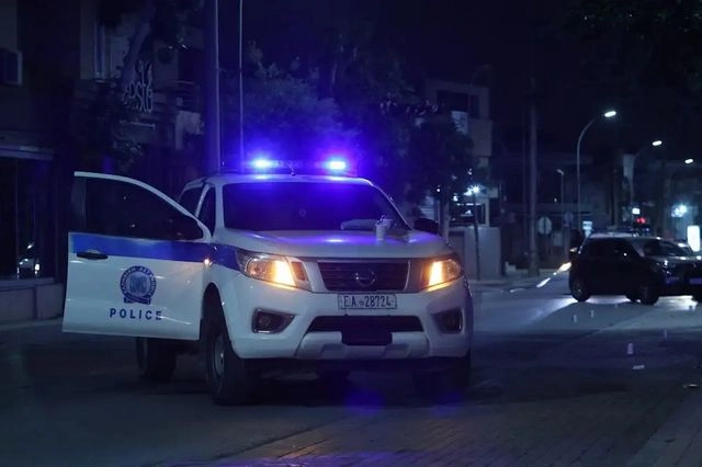 Ηλεία: Εισβολή κουκουλοφόρων σε καντίνα με μαχαίρια και ρόπαλα – Δύο συλλήψεις