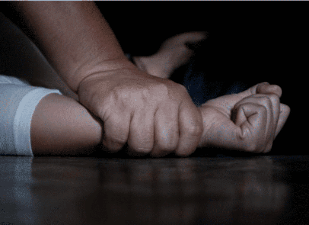 Χανιά: Καταγγελία 35χρονης για απόπειρα βιασμού και ξυλοδαρμό από τον σύζυγό της – «Με κακοποιεί από το 2016»
