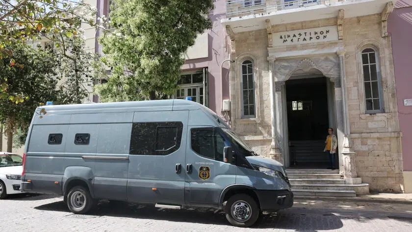 Ηράκλειο: Κάθειρξη 17,5 ετών σε 64χρονο γυμνασιάρχη για σεξουαλική κακοποίηση μαθήτριας (Βίντεο)