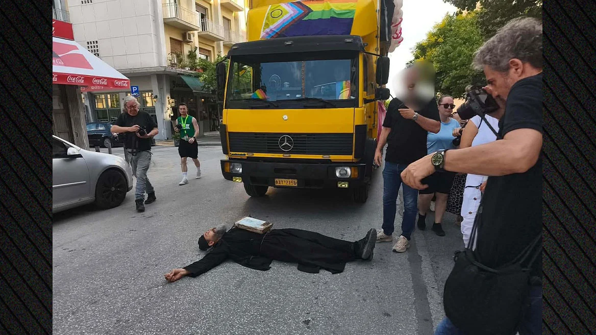 «Μετανοείτε» φώναζε ρασοφόρος που ξάπλωσε μπροστά σε άρμα του Pride στη Θεσσαλονίκη (Βίντεο)