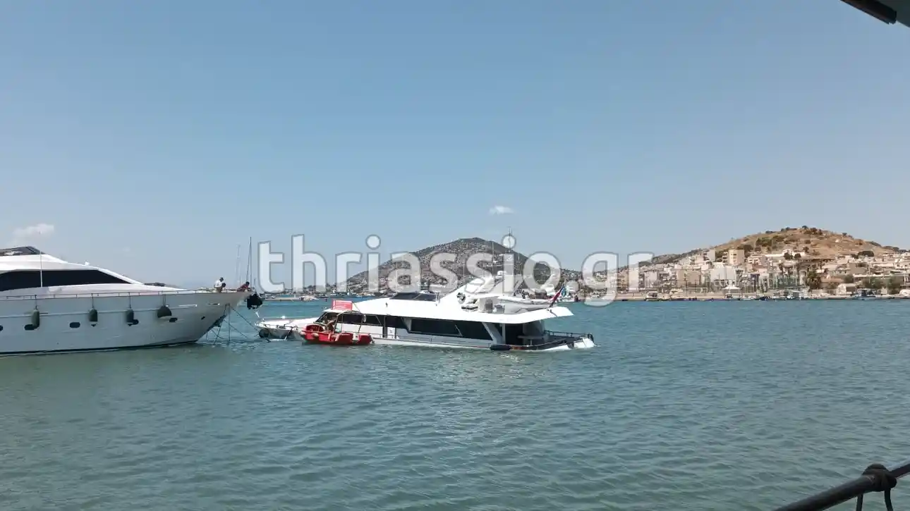 Σαλαμίνα: Η στιγμή που βυθίζεται θαλαμηγός στη Μαρίνα Βουρκαρίου (Βίντεο)