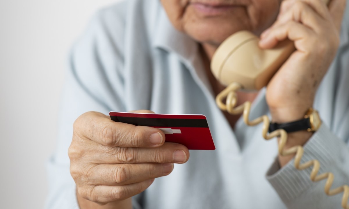 Πρέβεζα: Άρπαξε 2.500 ευρώ από ηλικιωμένη και παραδόθηκε μόνος του στις Αρχές