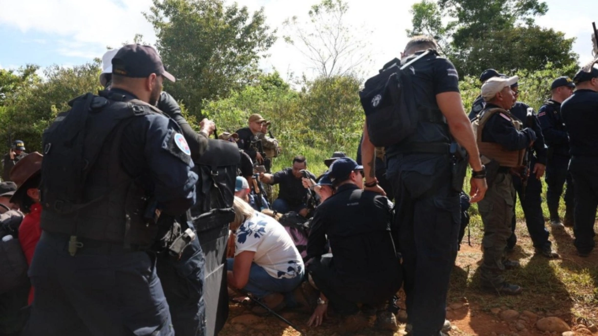 Η πρόεδρος της Κώστα Ρίκα απομακρύνθηκε εσπευσμένα μετά από έκρηξη κοντά σε παράνομο μεταλλείο (Βίντεο)