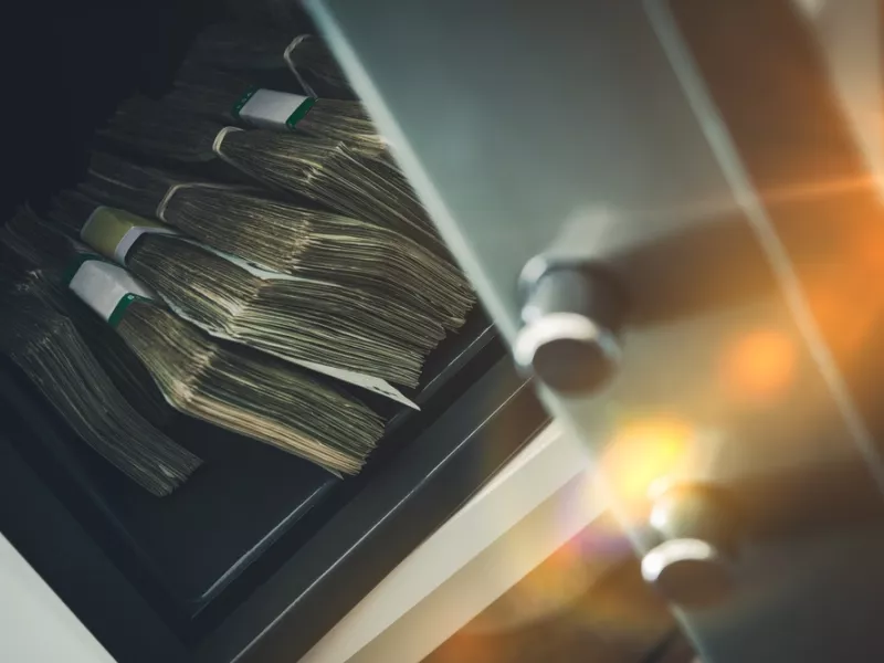 Βόλος: Εντοπίστηκαν σε χρηματοκιβώτιο 275.000 από τις 370.000€ που άρπαξαν από τον 13χρονο (Βίντεο)