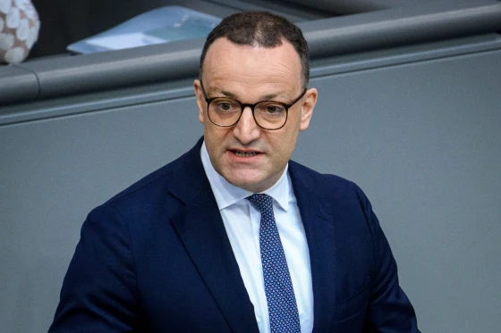 Γερμανία: Παραιτήθηκε ο Γενς Σπαν μετά τον σάλο για την παρένθετη μητρότητα