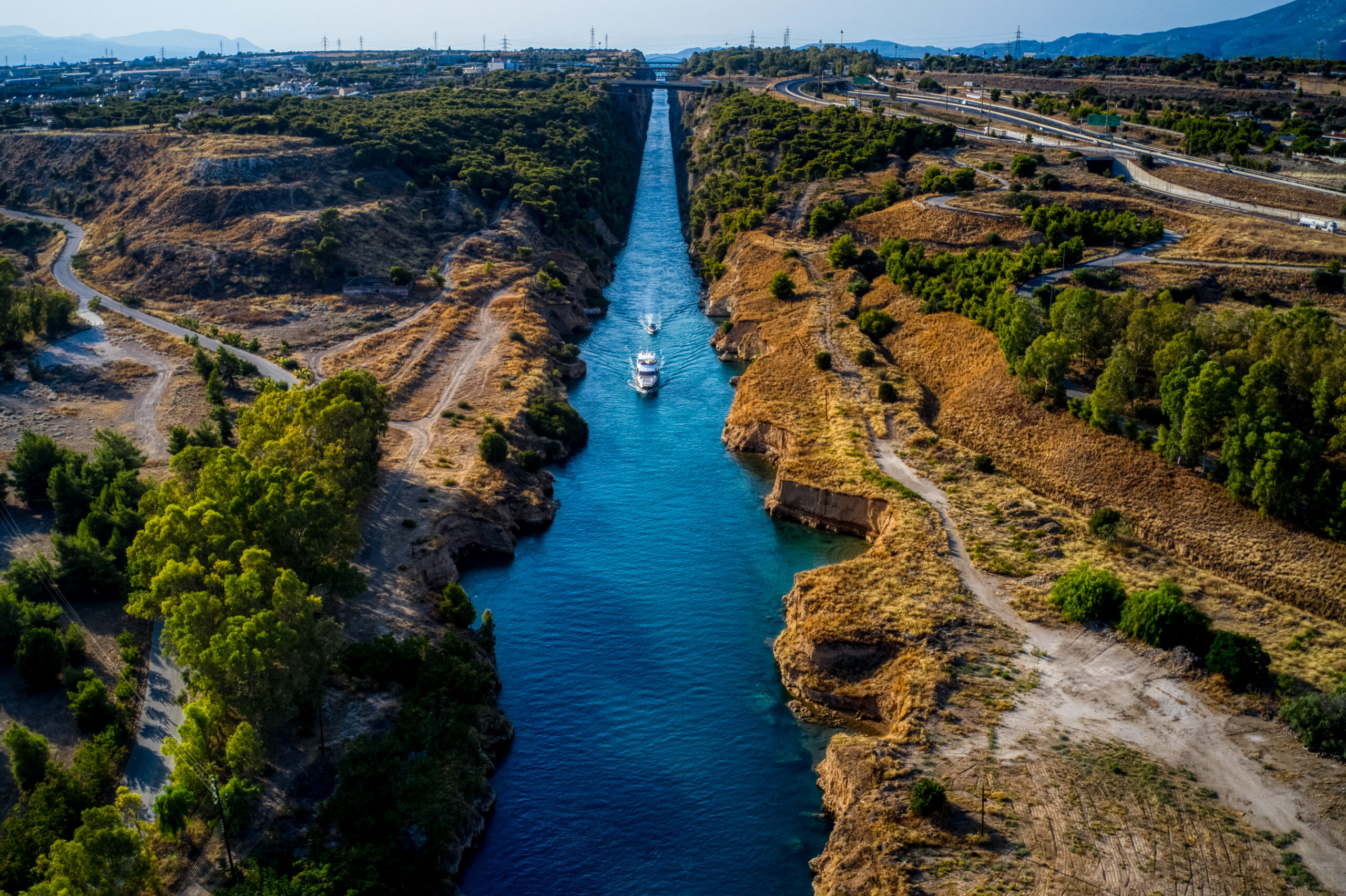 Θρίλερ στον Ισθμό της Κορίνθου: Εντοπίστηκε σορός γυναίκας να επιπλέει