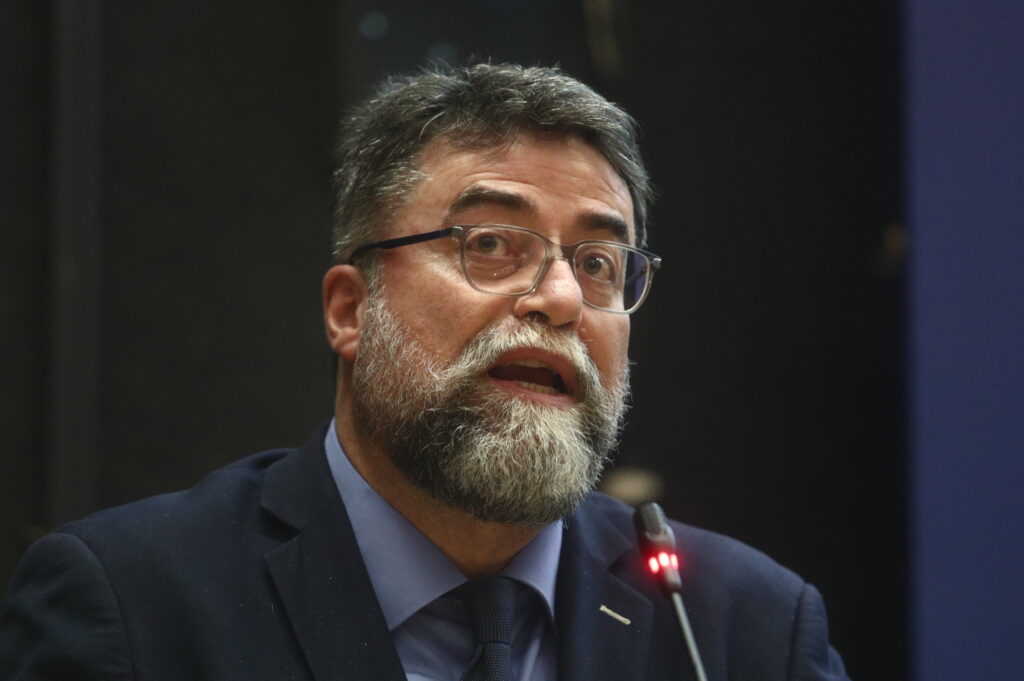 Καταγγελία Οικονόμου για το ΕΝΕΕΓΥΛ Πεύκων: Μαθητές ΑμεΑ «στοιβάζονται» σε ακατάλληλες αίθουσες – Χωρίς ράμπες και επαρκή πυροπροστασία